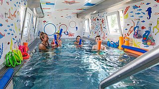 Schwimmen rettet Leben: „Stiftung RTL – Wir helfen Kindern e.V.“